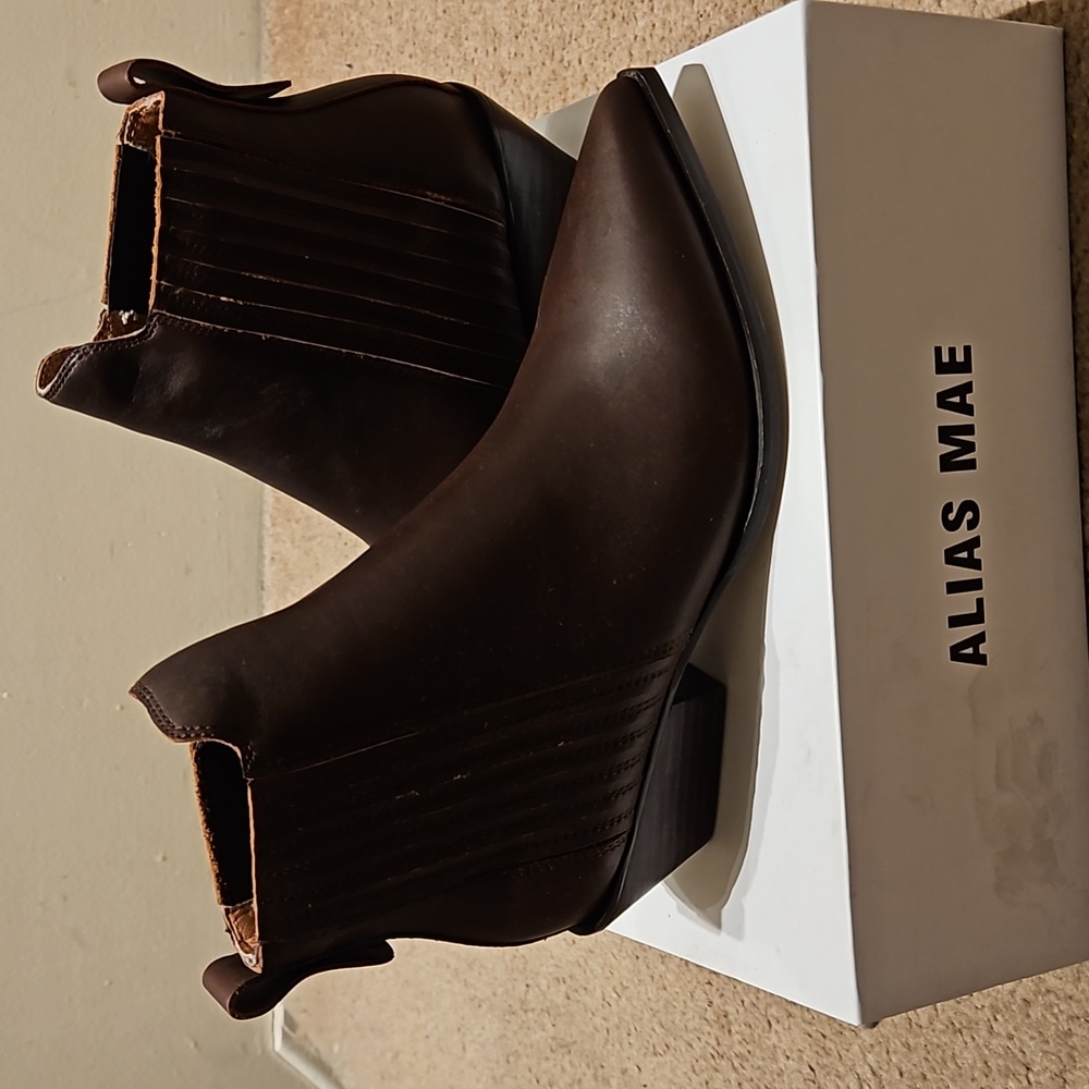 ALIAS MAE ANKLE BOOT
